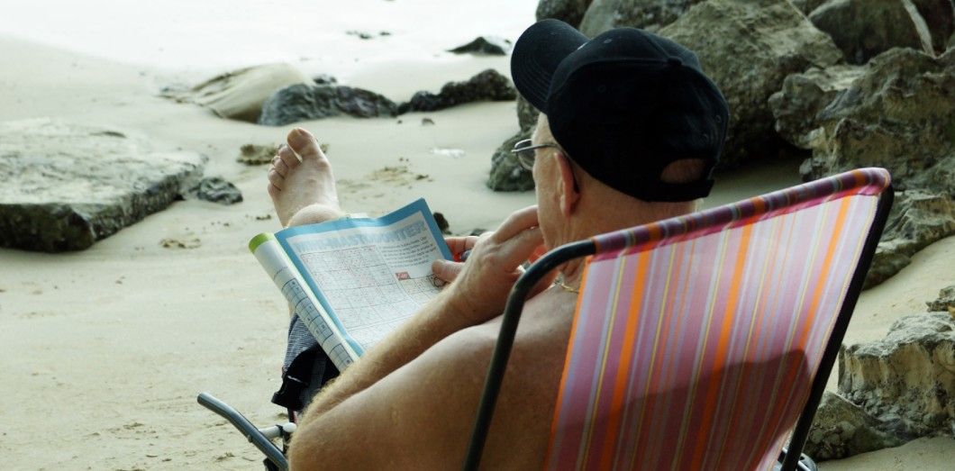 sur-la-plage-abandonnee-coquillages-et-mots-croises